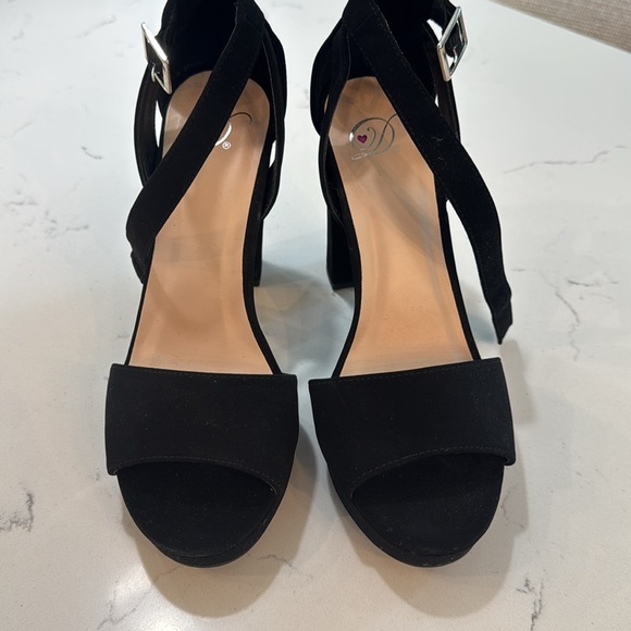 Heart in D suede black heels, angle strap. New w/o tags/box. Women’s size 7.5. - Picture 2 of 8
